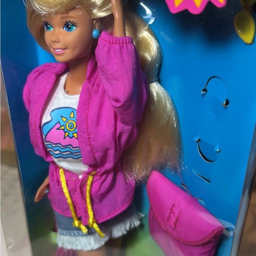 Barbie Camp Doll with Pink Outfit and Accessories - Picture 5 of 6